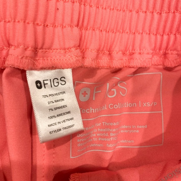 Figs neon pink scrub set. - Picture 4 of 6